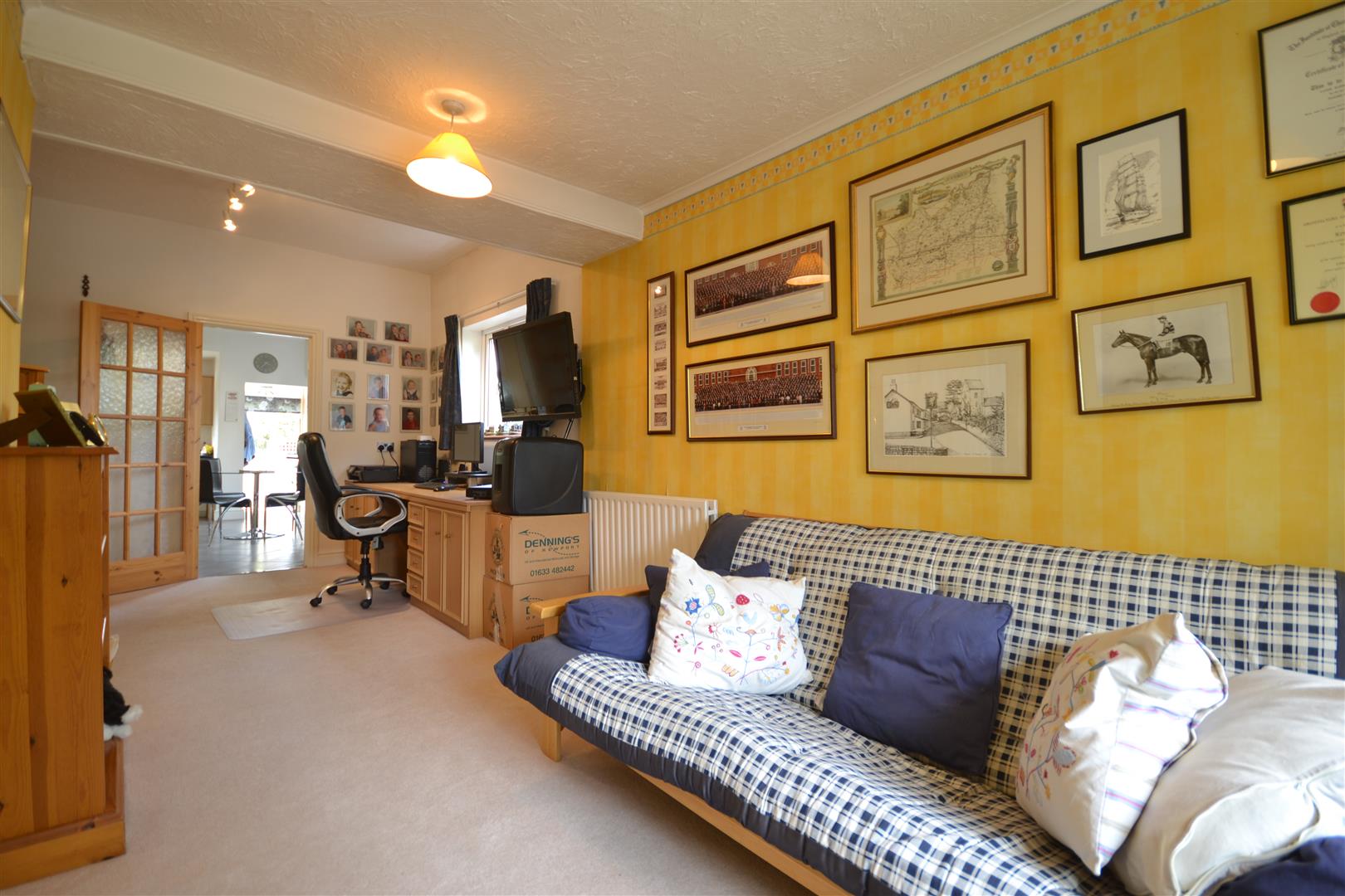 FAMILY ROOM